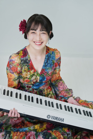 シンガー・ソングライター　佐々木かのさん