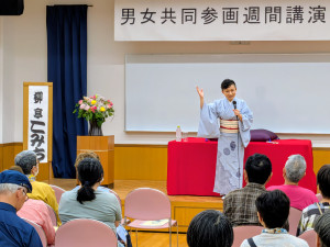 上里町で落語家・柳亭こみちさん講演　「自分らしく生きる」ヒント伝える